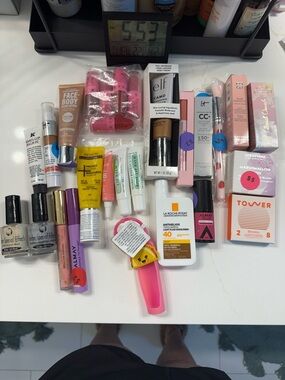 Assorted make up and lip bundle